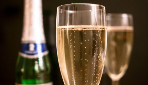 【カクテル】シャンパン・ブルース (Champagne Blues) のレシピ・作り方